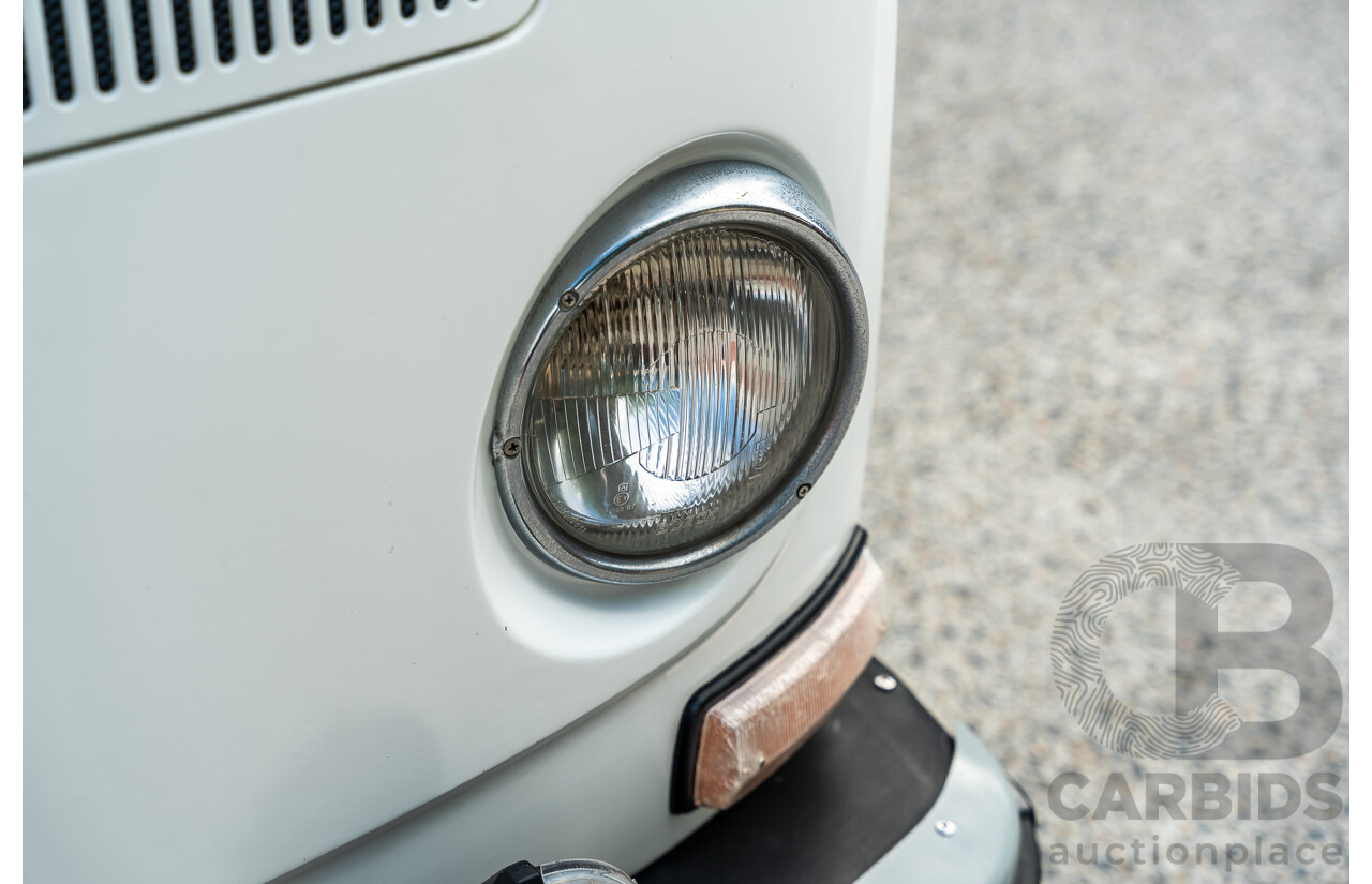 1/1970 Volkswagen Kombi Type 2 T2 Microbus Transporter Van Antarctica White 1.8L