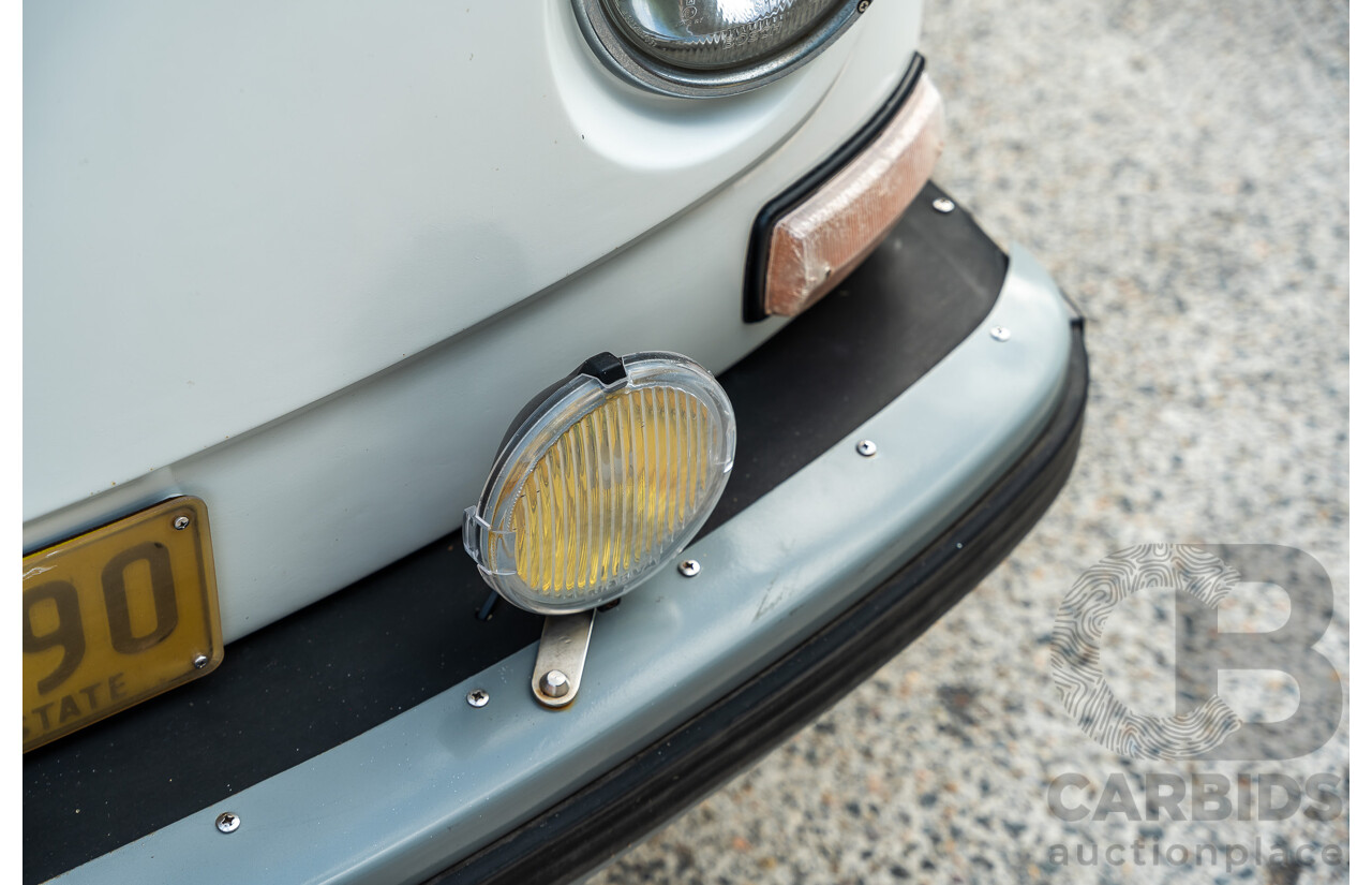 1/1970 Volkswagen Kombi Type 2 T2 Microbus Transporter Van Antarctica White 1.8L