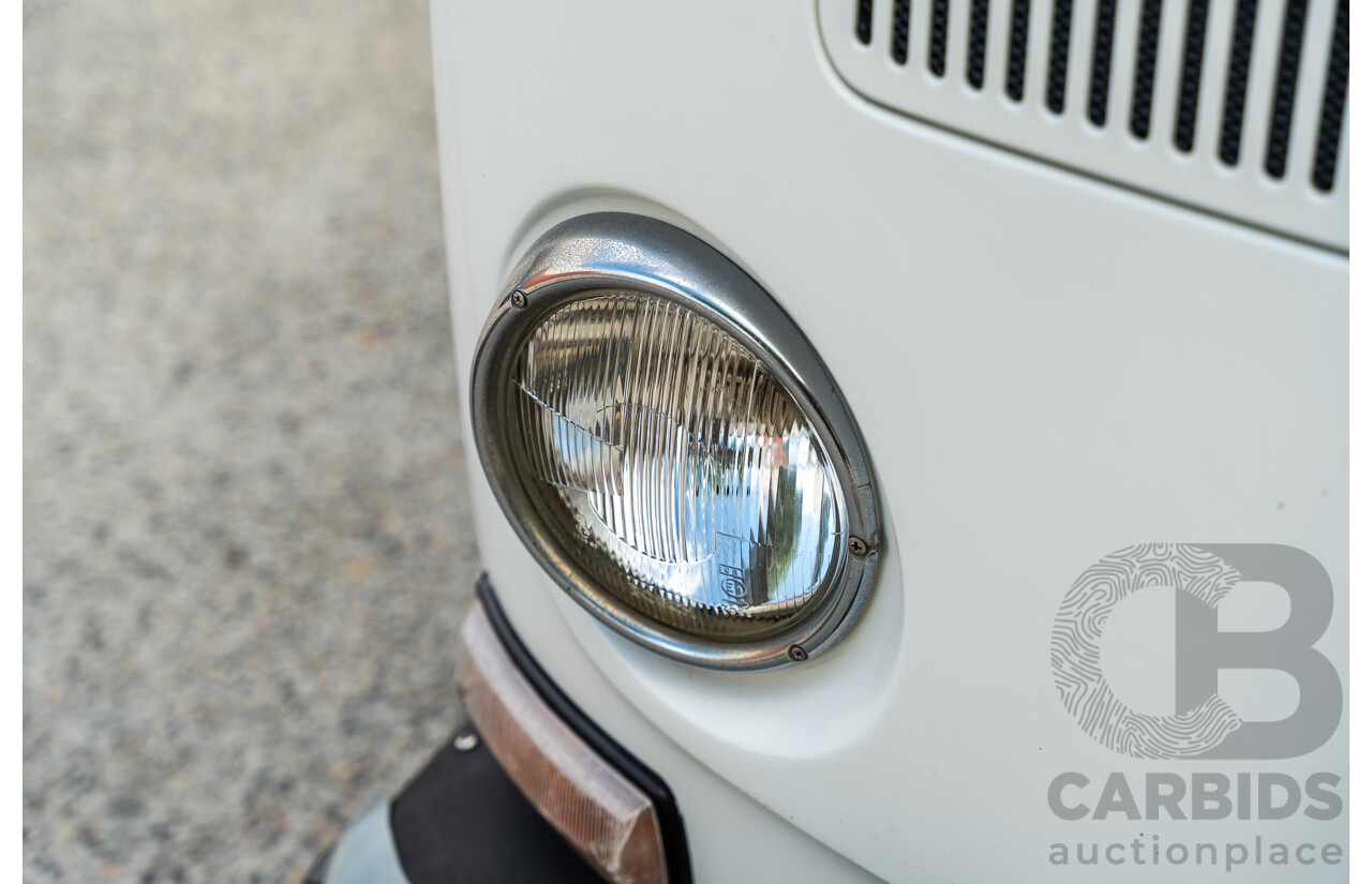 1/1970 Volkswagen Kombi Type 2 T2 Microbus Transporter Van Antarctica White 1.8L