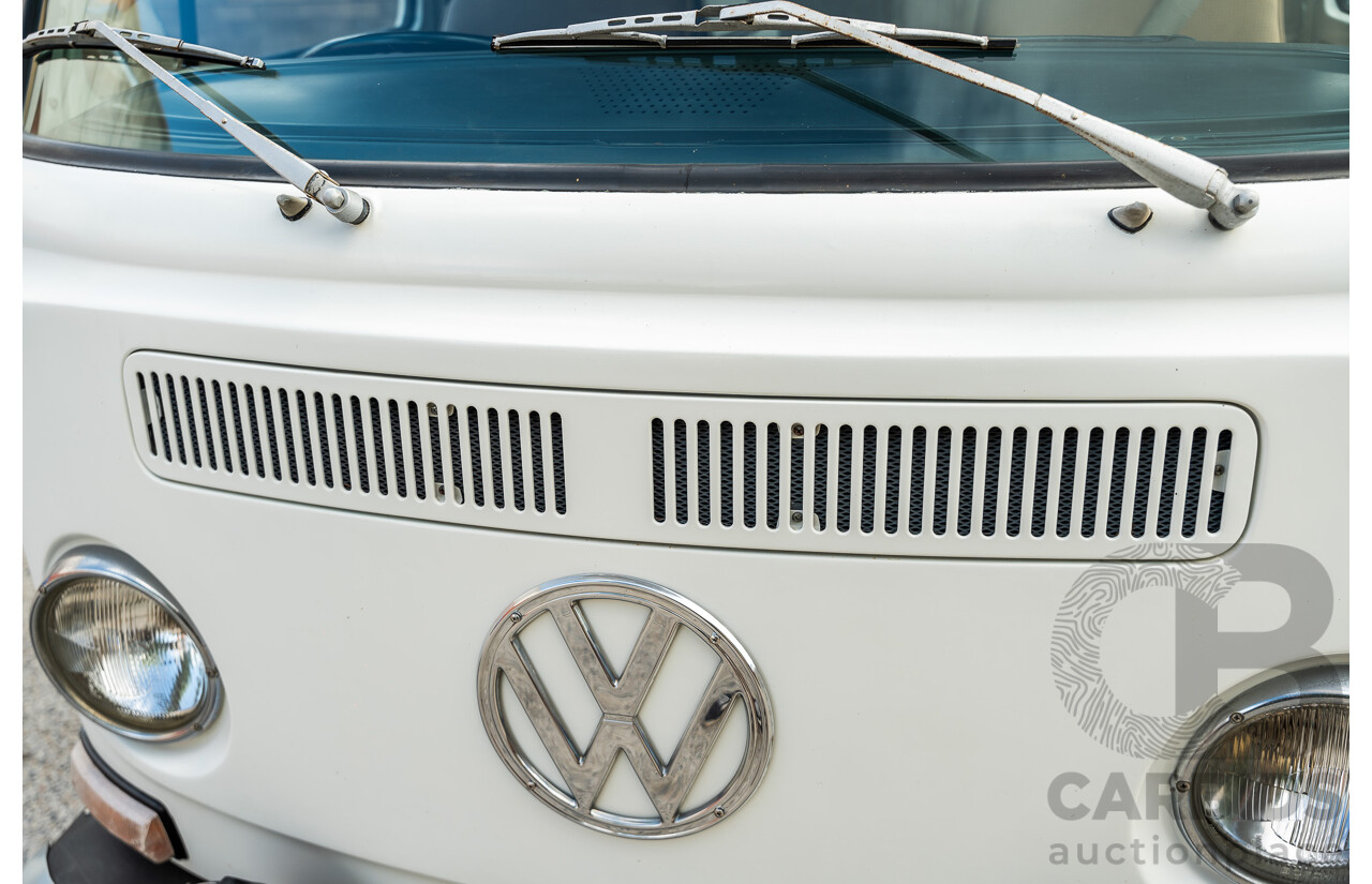 1/1970 Volkswagen Kombi Type 2 T2 Microbus Transporter Van Antarctica White 1.8L