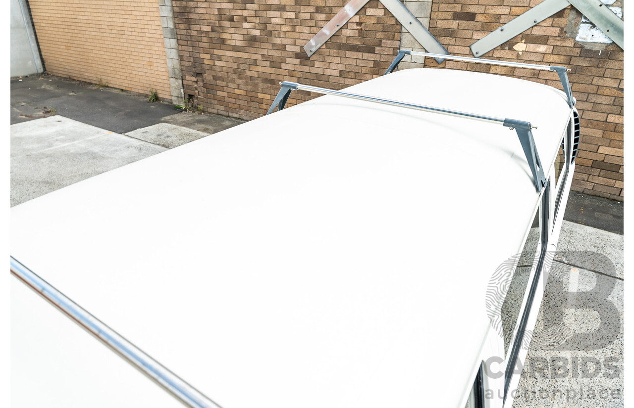 1/1970 Volkswagen Kombi Type 2 T2 Microbus Transporter Van Antarctica White 1.8L