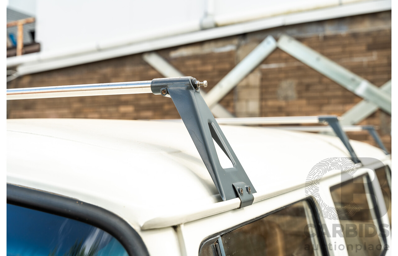 1/1970 Volkswagen Kombi Type 2 T2 Microbus Transporter Van Antarctica White 1.8L