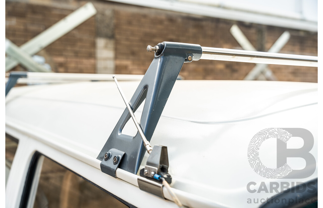 1/1970 Volkswagen Kombi Type 2 T2 Microbus Transporter Van Antarctica White 1.8L