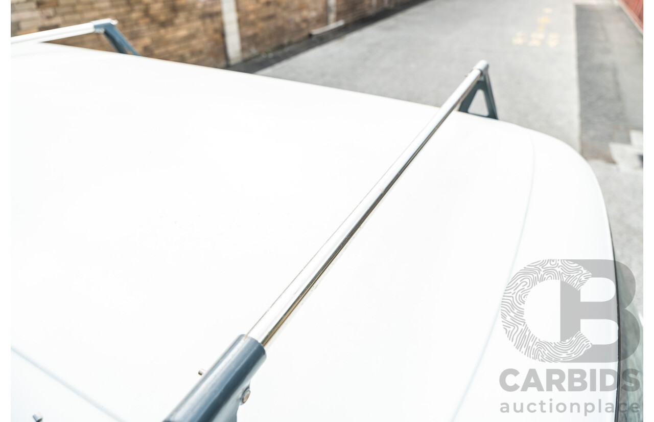 1/1970 Volkswagen Kombi Type 2 T2 Microbus Transporter Van Antarctica White 1.8L