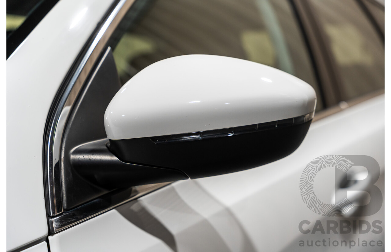 8/2018 Peugeot 308 Touring Allure T9 MY18 4d Wagon White Turbo Diesel 2.0L