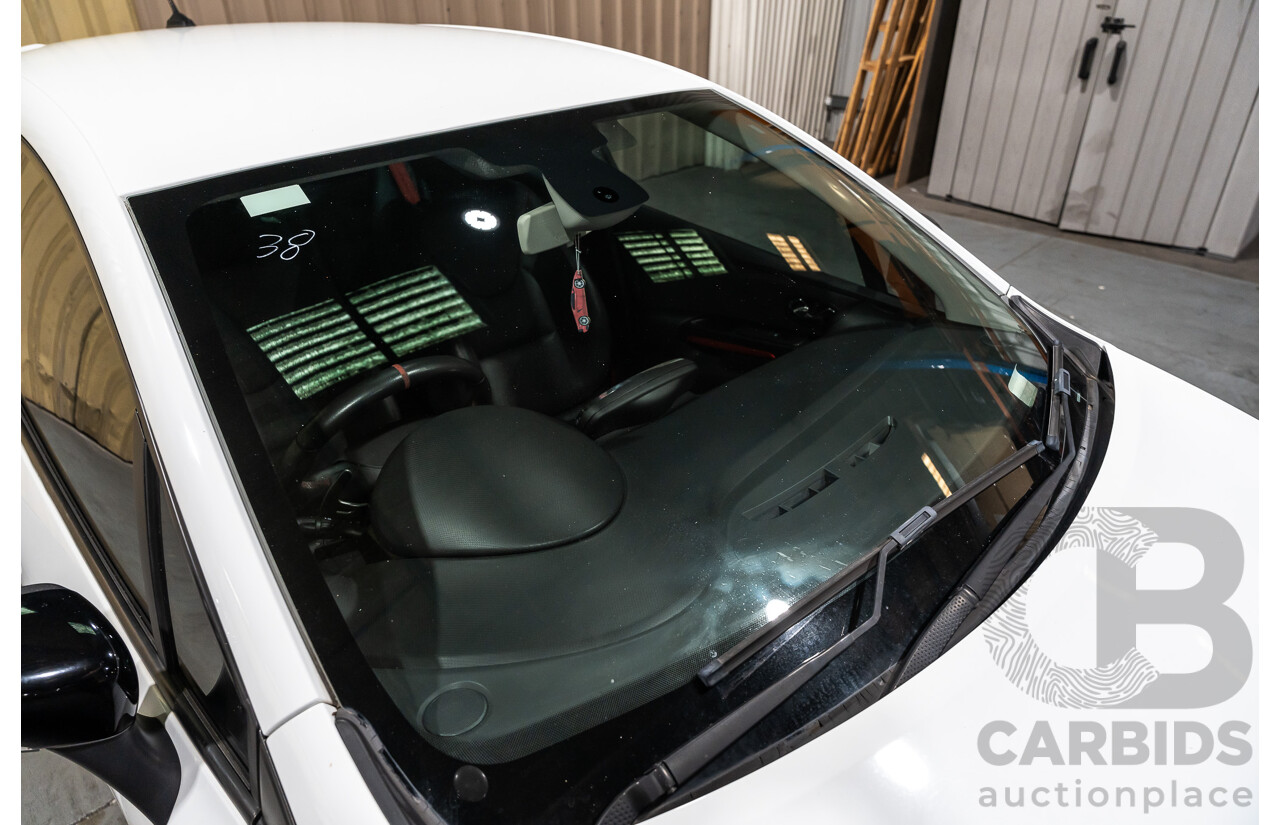 12/2014 Renault Clio RS 200 Sport X98 5d Hatchback White Turbo 1.6L