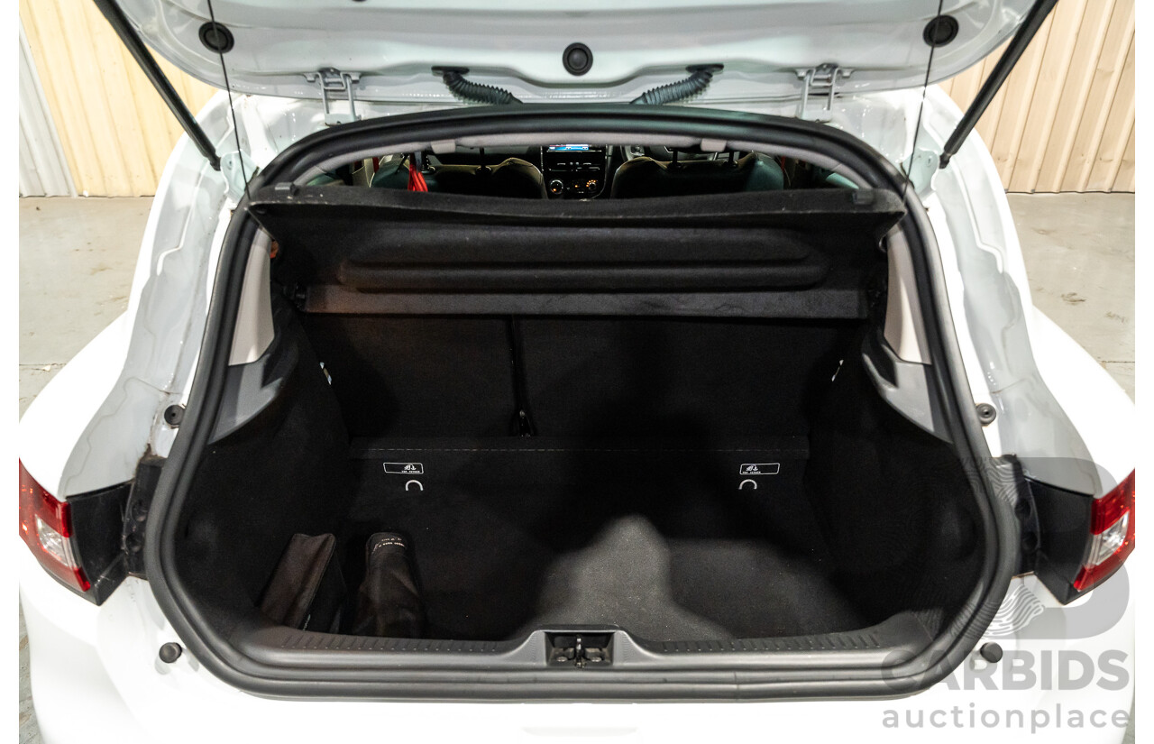 12/2014 Renault Clio RS 200 Sport X98 5d Hatchback White Turbo 1.6L