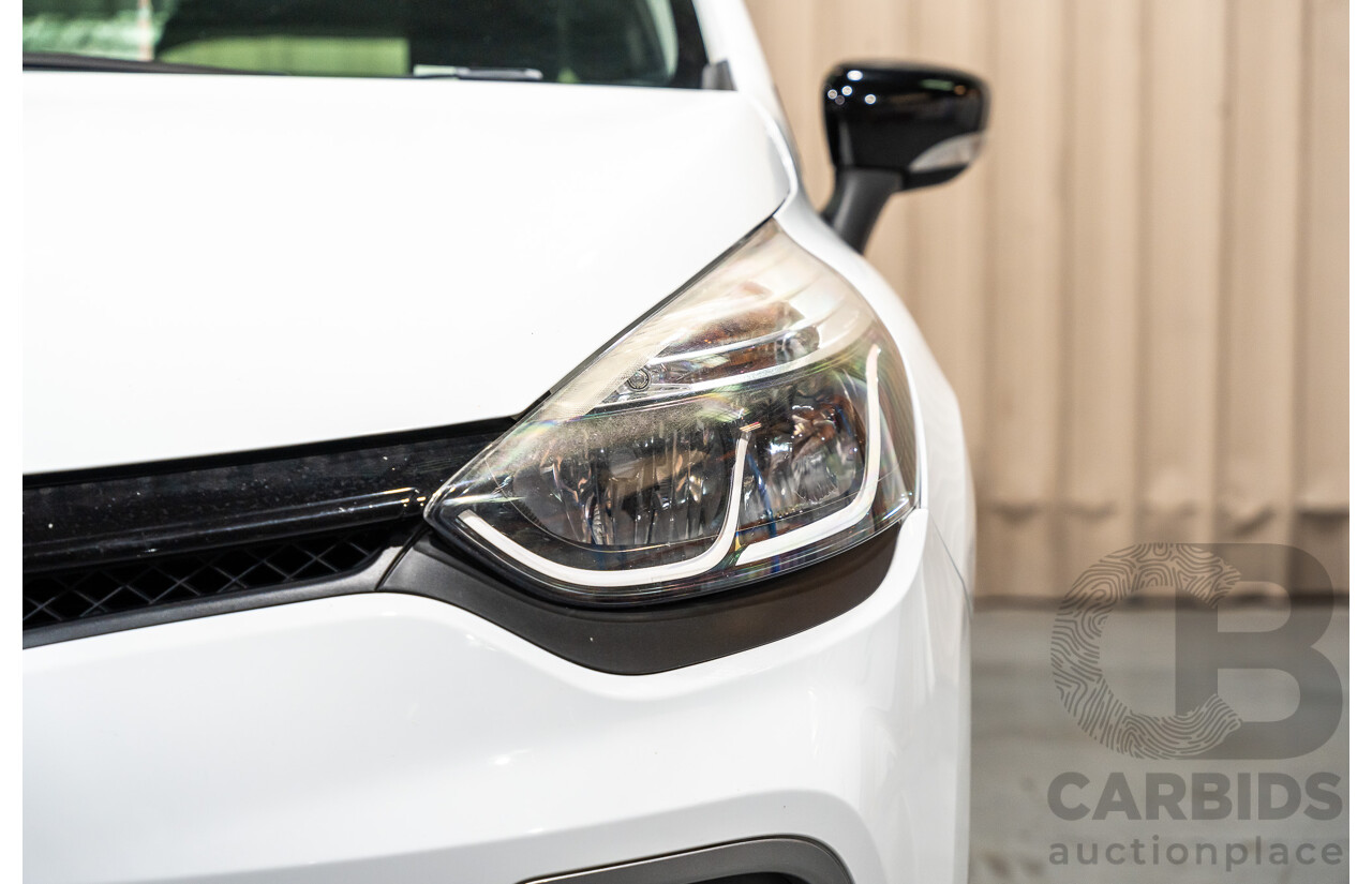 12/2014 Renault Clio RS 200 Sport X98 5d Hatchback White Turbo 1.6L