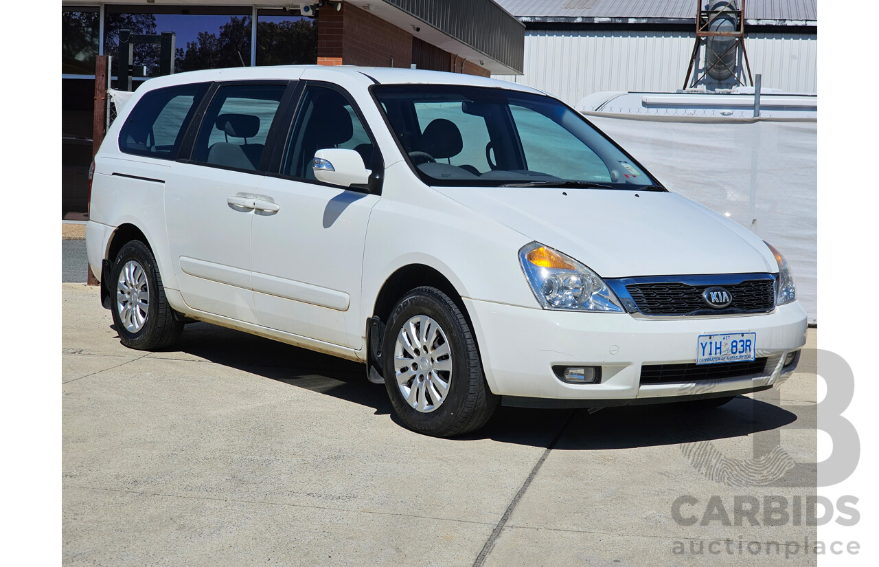 12/2012 Kia Grand Carnival S VQ MY13 4d Wagon White 3.5L