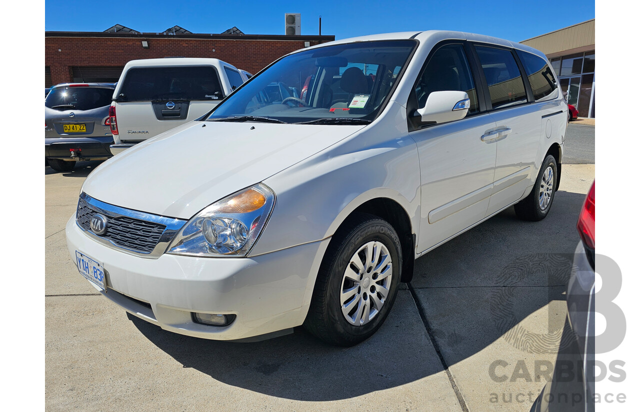 12/2012 Kia Grand Carnival S VQ MY13 4d Wagon White 3.5L