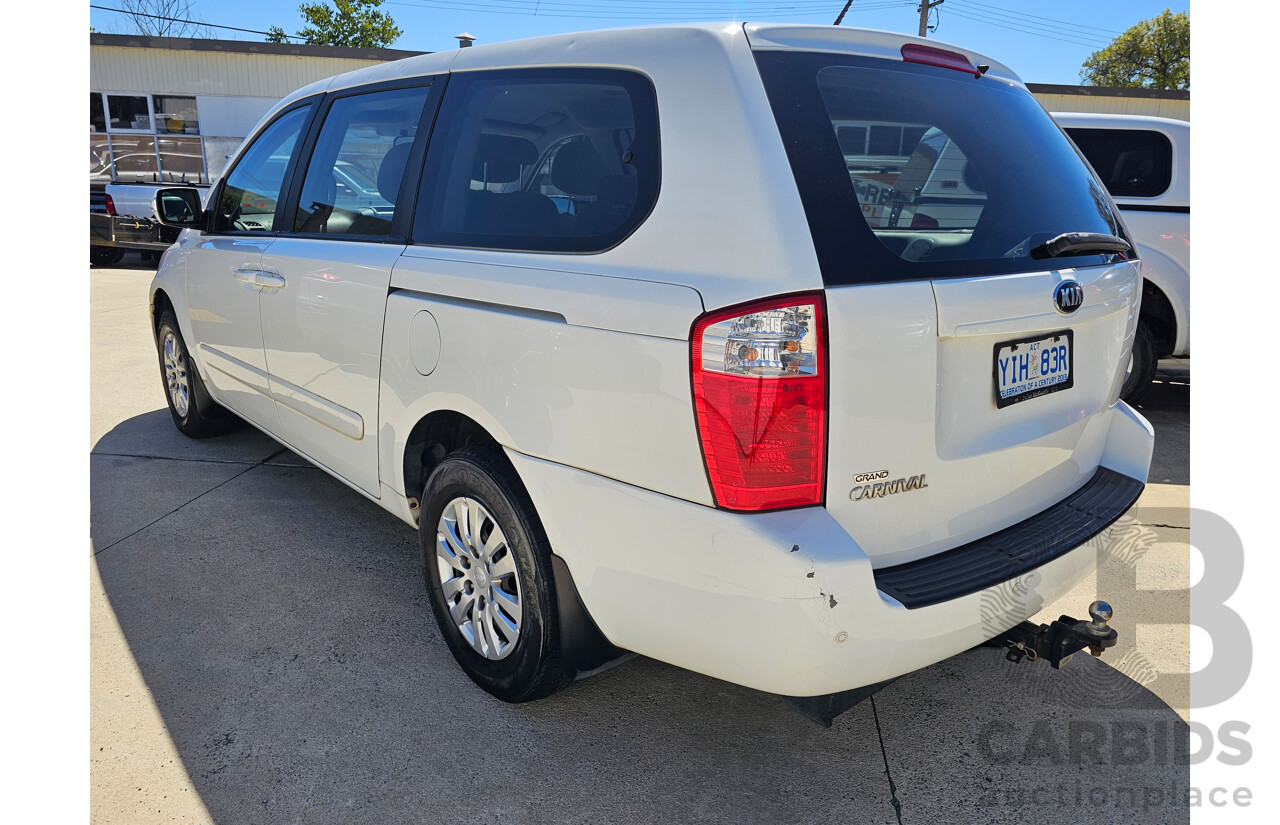 12/2012 Kia Grand Carnival S VQ MY13 4d Wagon White 3.5L