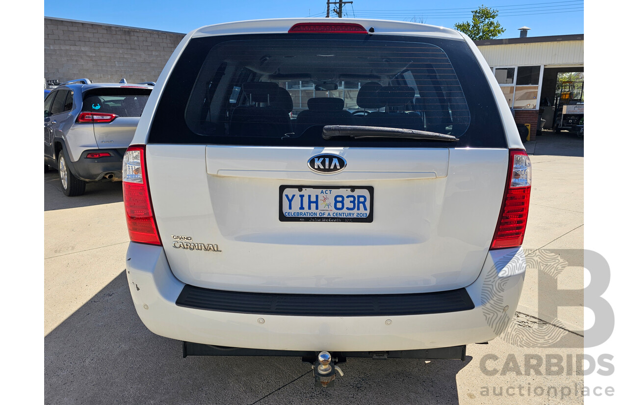 12/2012 Kia Grand Carnival S VQ MY13 4d Wagon White 3.5L