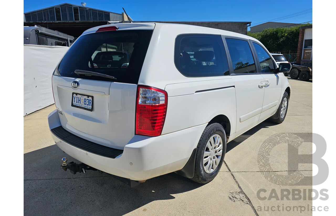 12/2012 Kia Grand Carnival S VQ MY13 4d Wagon White 3.5L