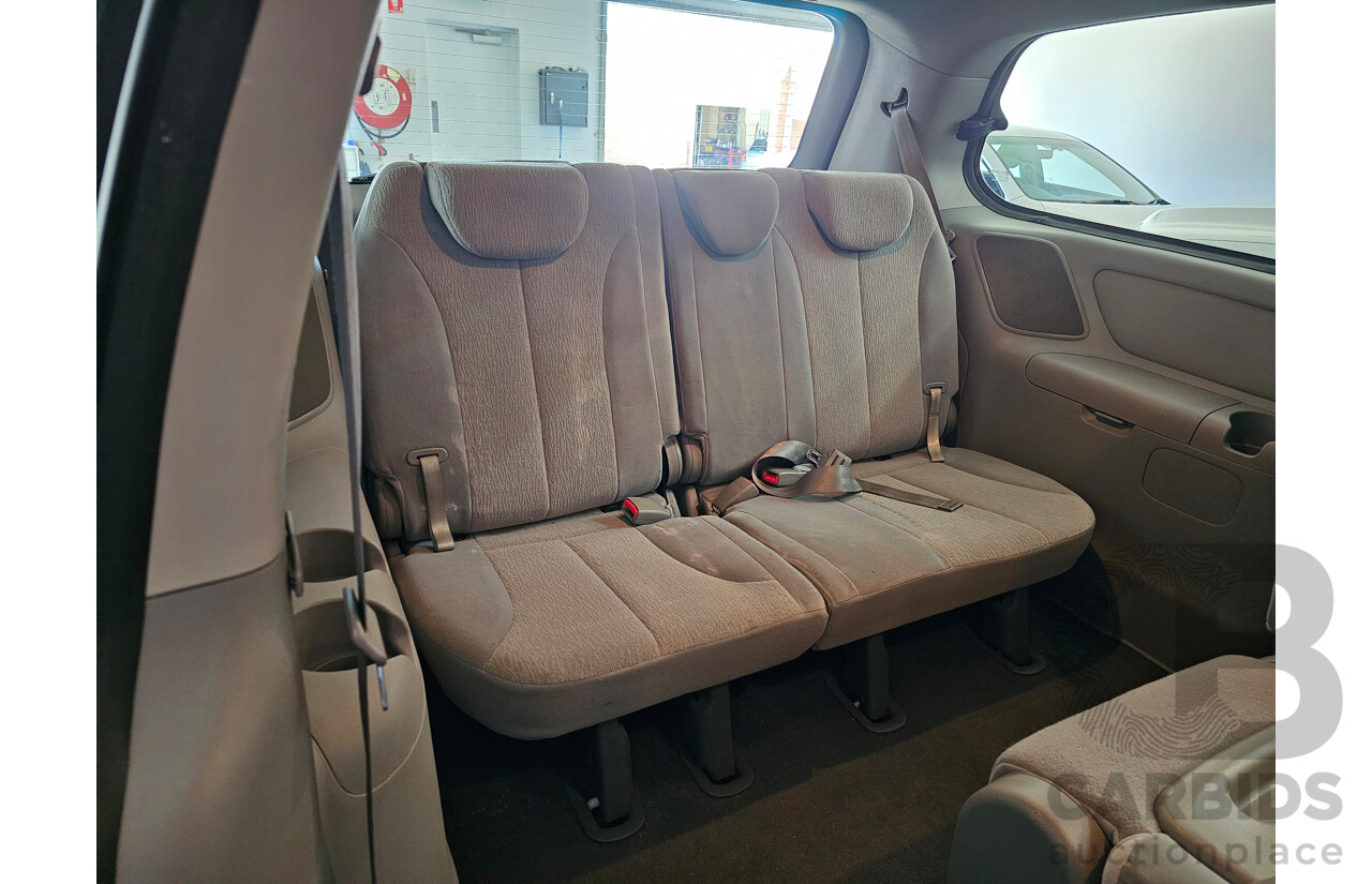 12/2012 Kia Grand Carnival S VQ MY13 4d Wagon White 3.5L