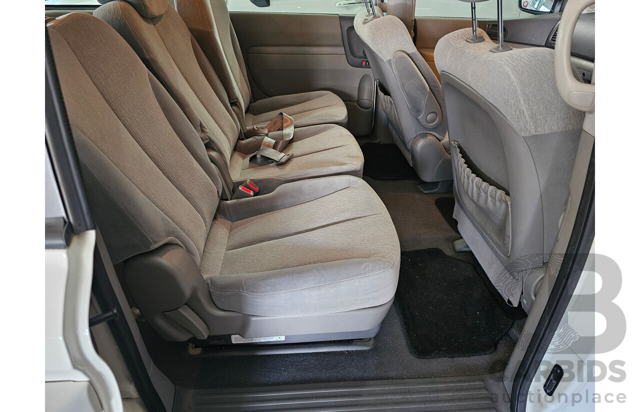 12/2012 Kia Grand Carnival S VQ MY13 4d Wagon White 3.5L