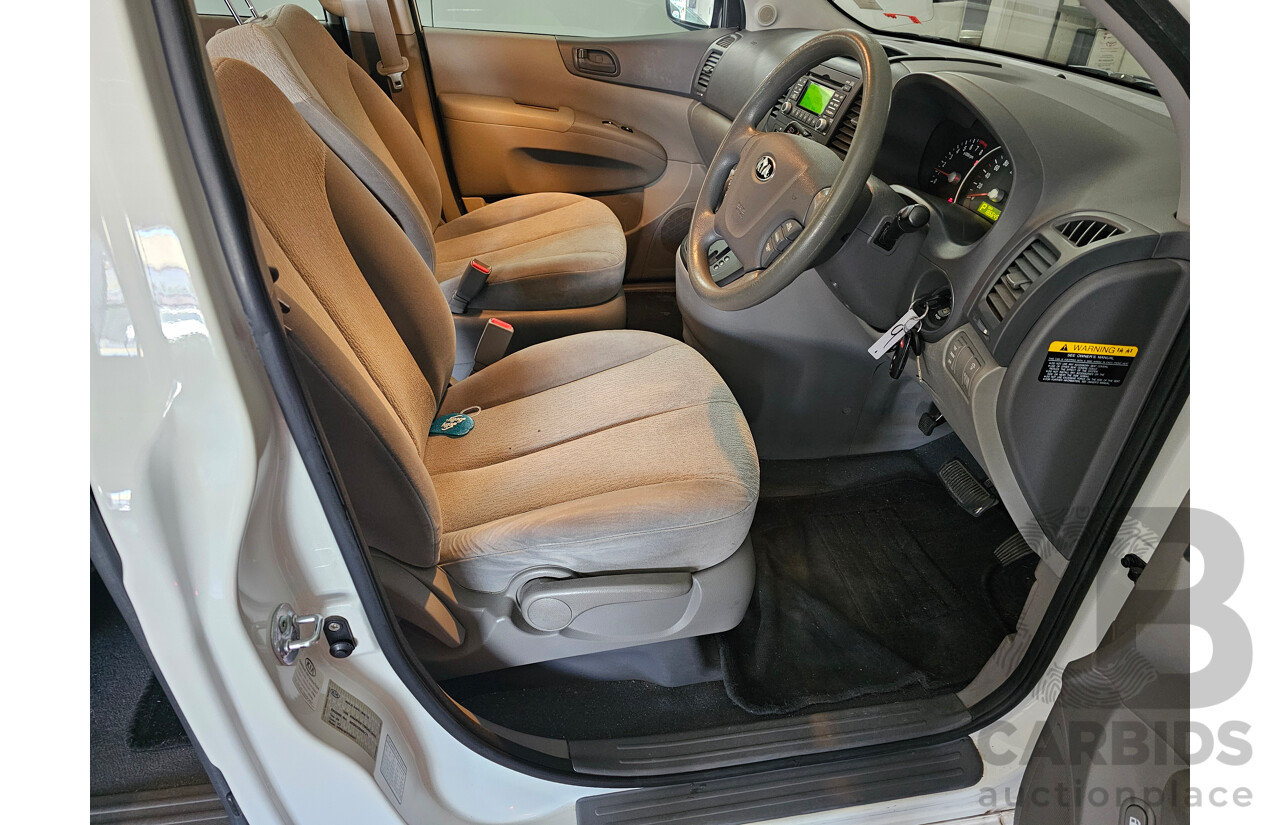 12/2012 Kia Grand Carnival S VQ MY13 4d Wagon White 3.5L