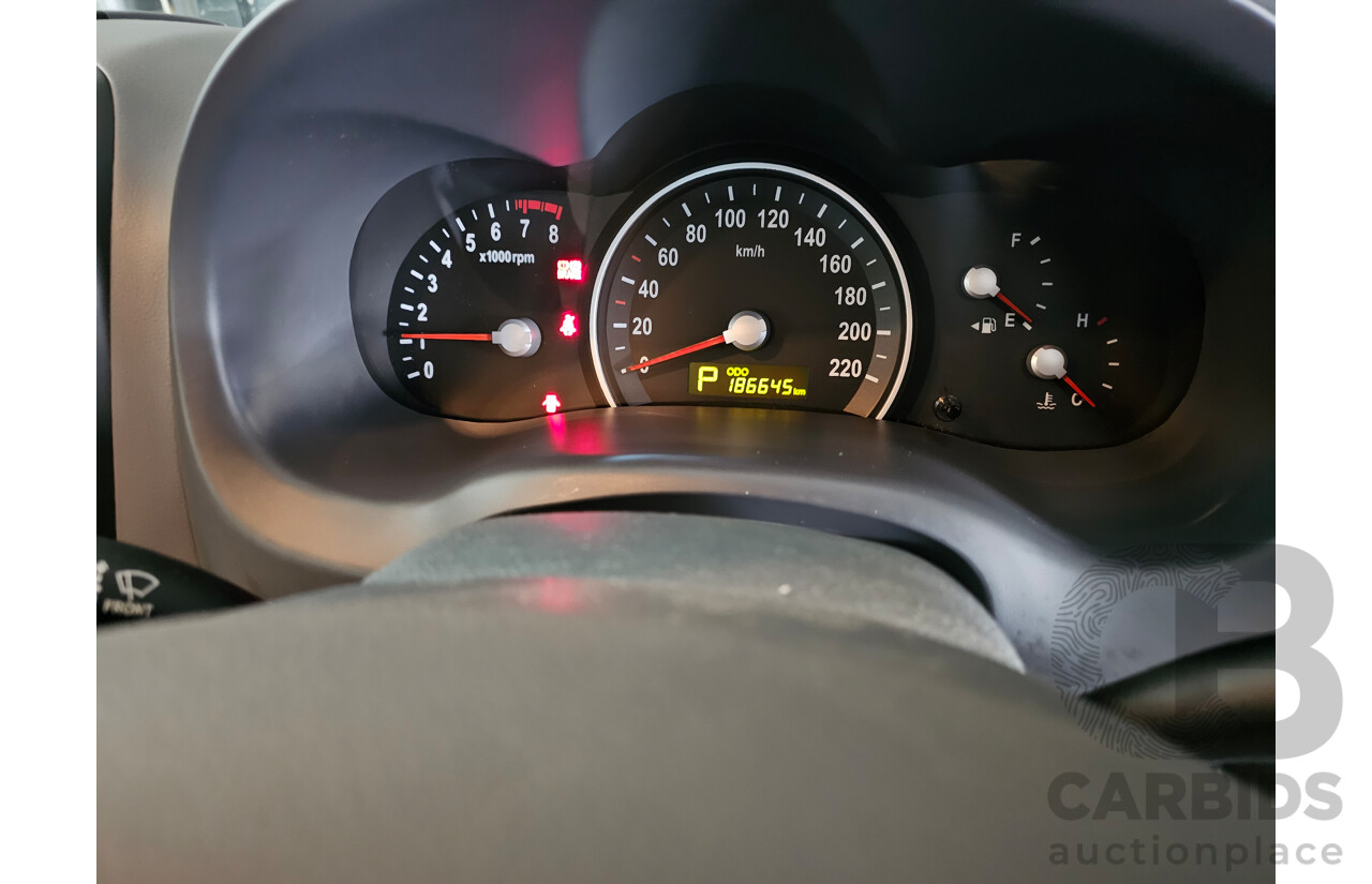 12/2012 Kia Grand Carnival S VQ MY13 4d Wagon White 3.5L