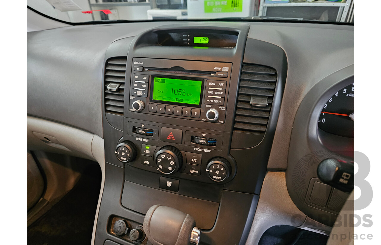 12/2012 Kia Grand Carnival S VQ MY13 4d Wagon White 3.5L