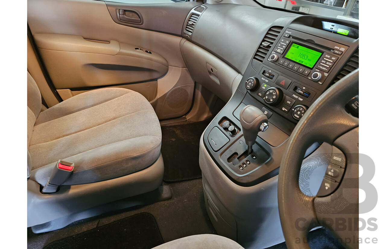 12/2012 Kia Grand Carnival S VQ MY13 4d Wagon White 3.5L