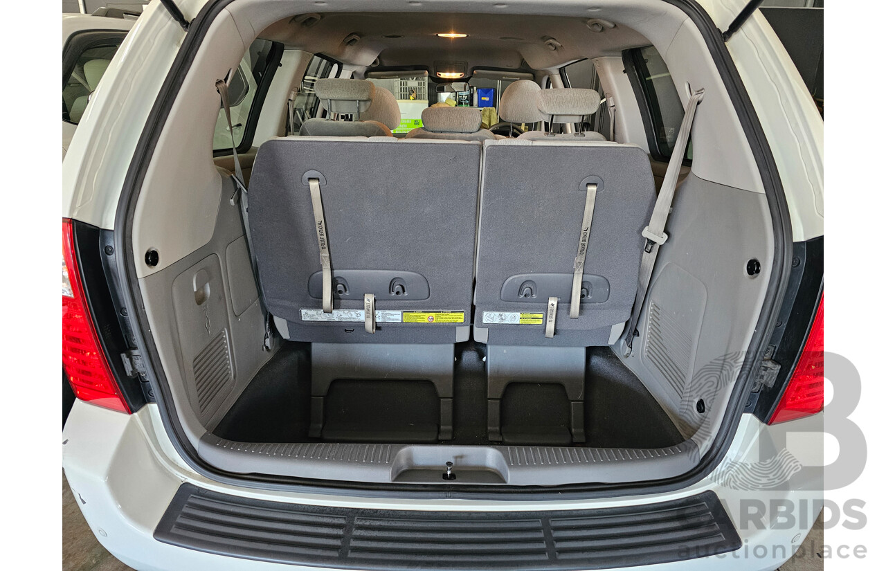 12/2012 Kia Grand Carnival S VQ MY13 4d Wagon White 3.5L