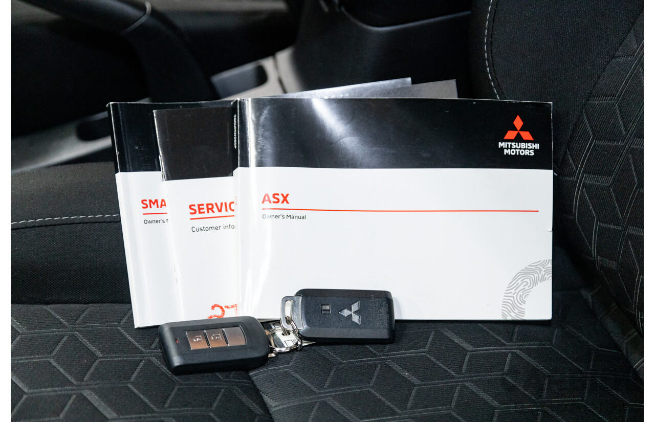 11/2021 Mitsubishi ASX ES Plus XD MY22 4D Wagon White 2.0L