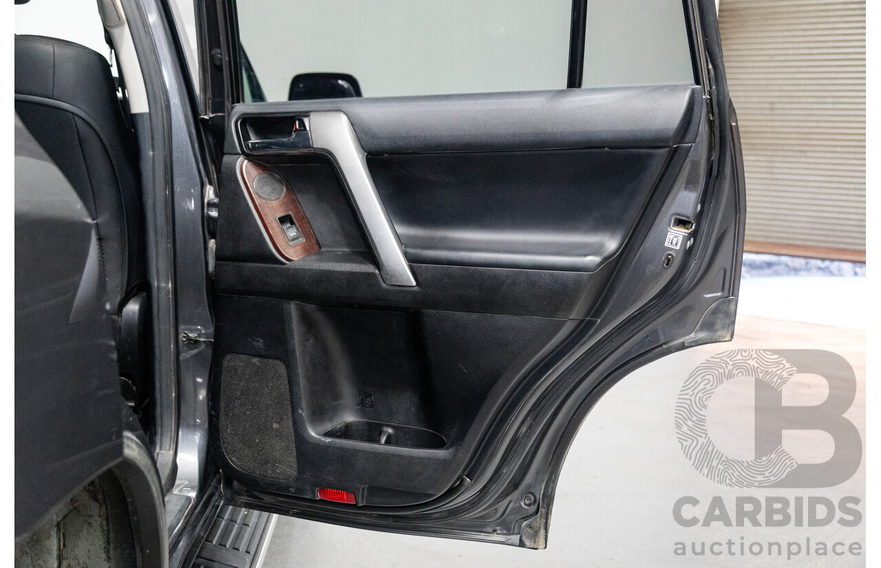 10/2013 Toyota Landcruiser Prado Kakadu (4x4) KDJ150R MY14 4D Wagon Grey Turbo Diesel 3.0L - 7 seater