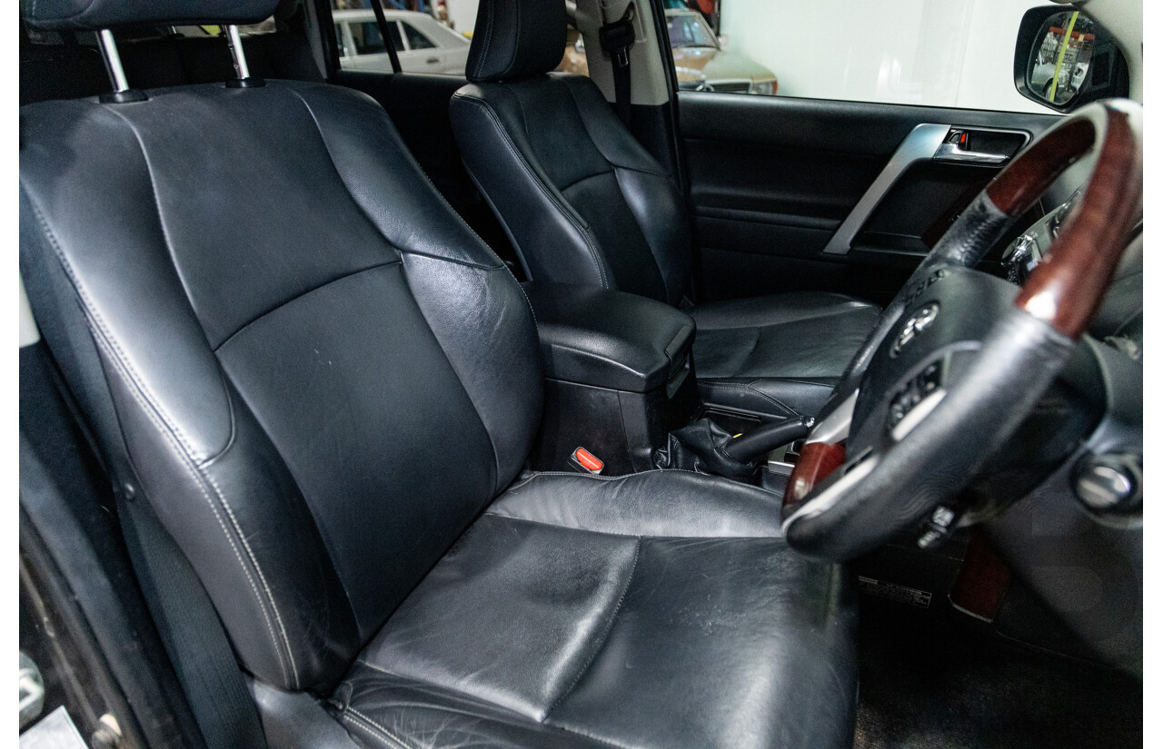 10/2013 Toyota Landcruiser Prado Kakadu (4x4) KDJ150R MY14 4D Wagon Grey Turbo Diesel 3.0L - 7 seater