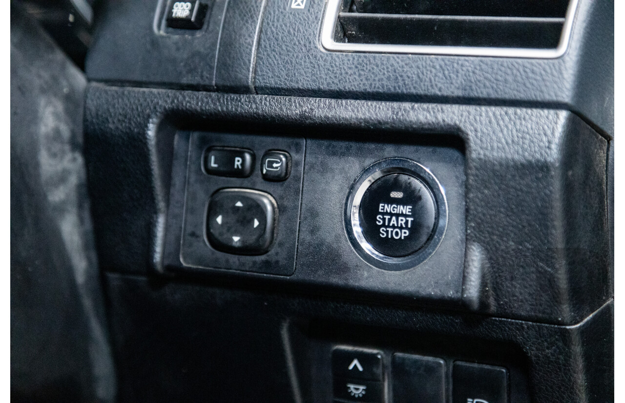 10/2013 Toyota Landcruiser Prado Kakadu (4x4) KDJ150R MY14 4D Wagon Grey Turbo Diesel 3.0L - 7 seater