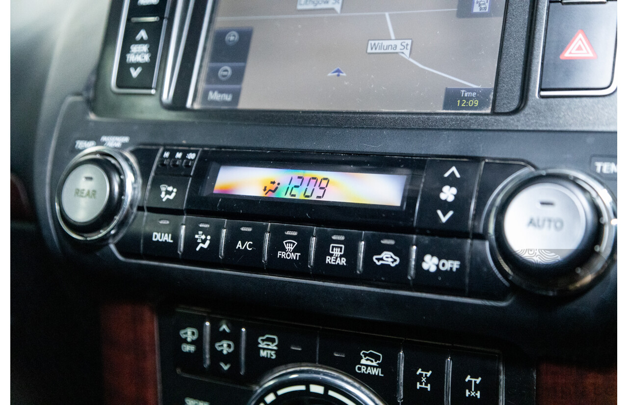 10/2013 Toyota Landcruiser Prado Kakadu (4x4) KDJ150R MY14 4D Wagon Grey Turbo Diesel 3.0L - 7 seater