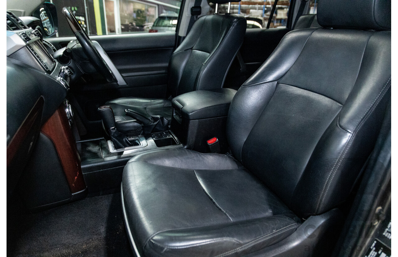 10/2013 Toyota Landcruiser Prado Kakadu (4x4) KDJ150R MY14 4D Wagon Grey Turbo Diesel 3.0L - 7 seater