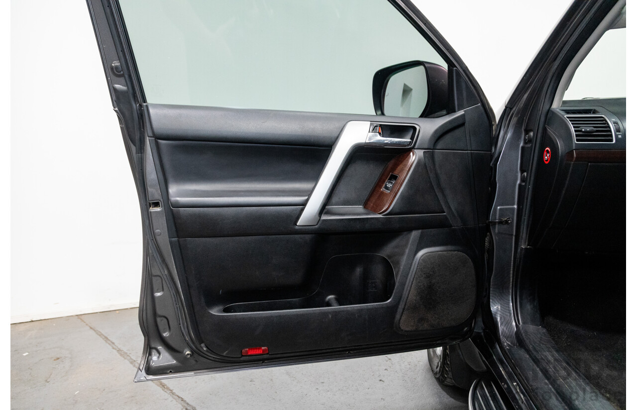 10/2013 Toyota Landcruiser Prado Kakadu (4x4) KDJ150R MY14 4D Wagon Grey Turbo Diesel 3.0L - 7 seater