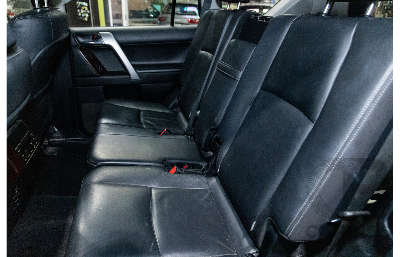 10/2013 Toyota Landcruiser Prado Kakadu (4x4) KDJ150R MY14 4D Wagon Grey Turbo Diesel 3.0L - 7 seater