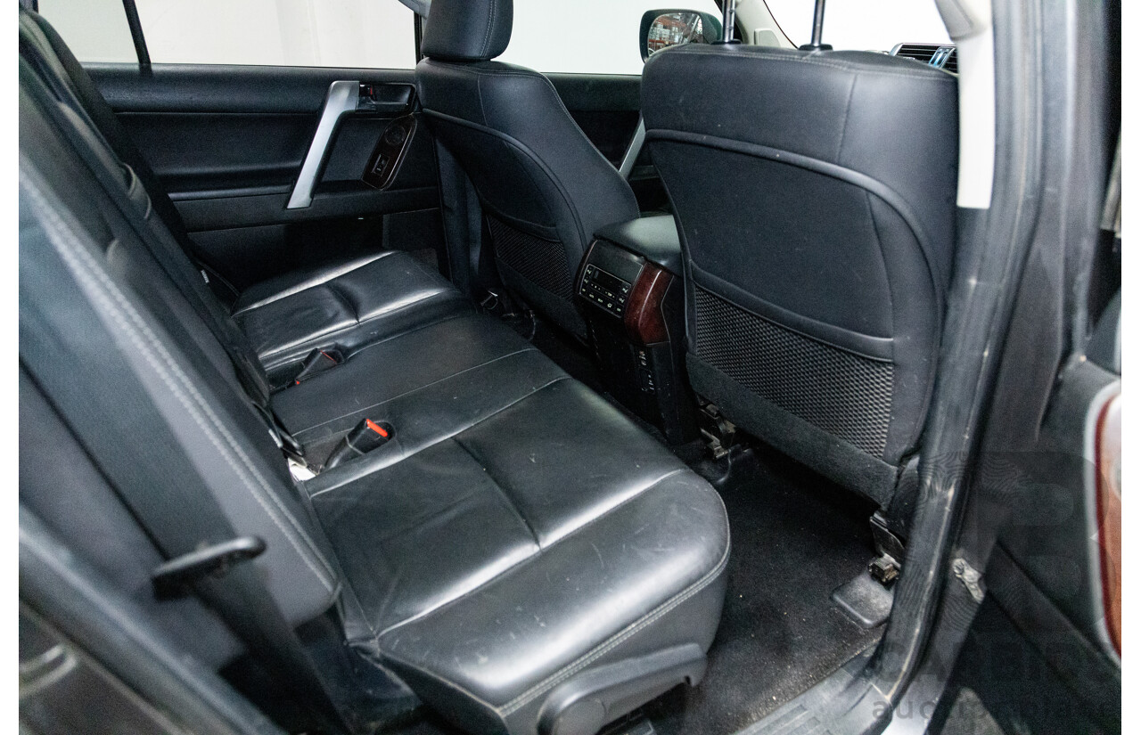 10/2013 Toyota Landcruiser Prado Kakadu (4x4) KDJ150R MY14 4D Wagon Grey Turbo Diesel 3.0L - 7 seater