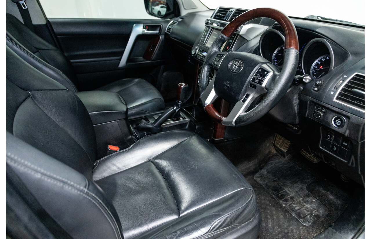 10/2013 Toyota Landcruiser Prado Kakadu (4x4) KDJ150R MY14 4D Wagon Grey Turbo Diesel 3.0L - 7 seater