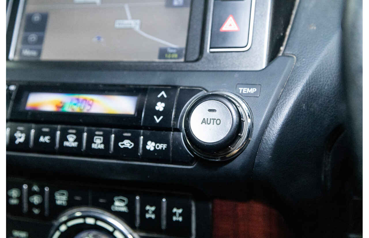 10/2013 Toyota Landcruiser Prado Kakadu (4x4) KDJ150R MY14 4D Wagon Grey Turbo Diesel 3.0L - 7 seater