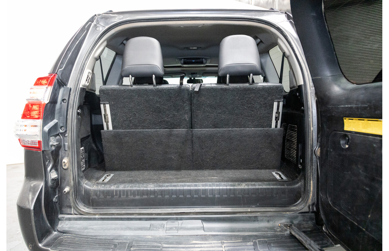 10/2013 Toyota Landcruiser Prado Kakadu (4x4) KDJ150R MY14 4D Wagon Grey Turbo Diesel 3.0L - 7 seater