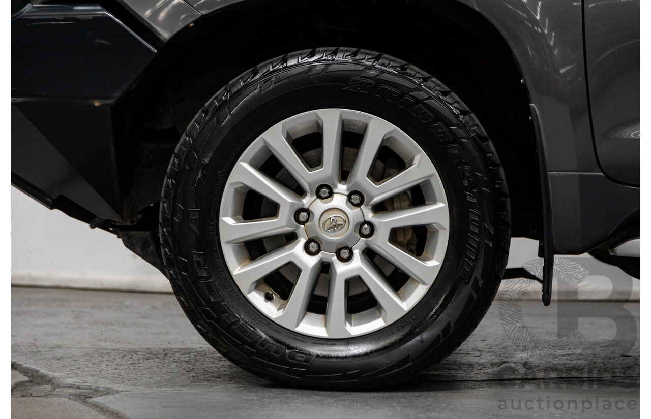10/2013 Toyota Landcruiser Prado Kakadu (4x4) KDJ150R MY14 4D Wagon Grey Turbo Diesel 3.0L - 7 seater
