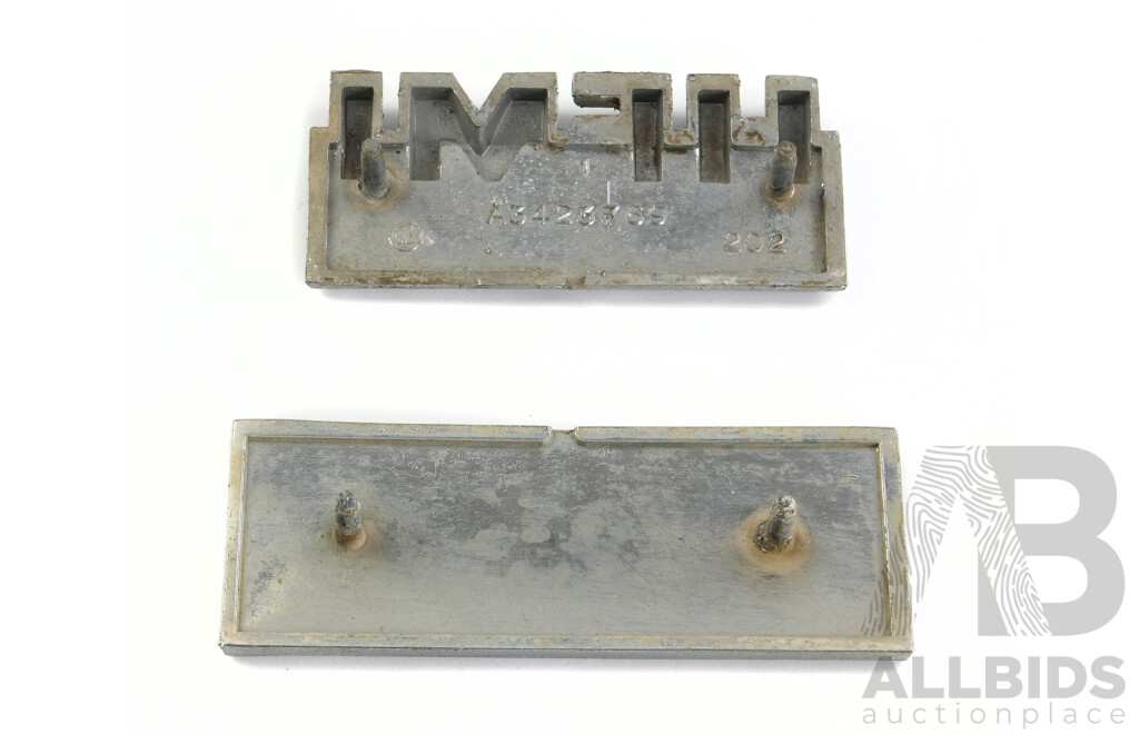 Vintage Valiant Hemi 2 Barrel and VF/VG 770 Badges