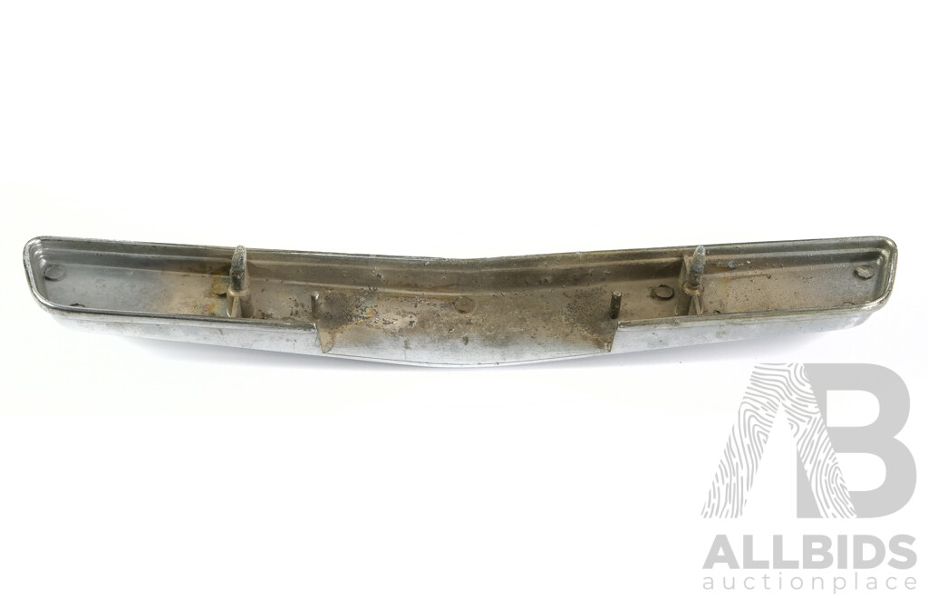 Vintage Valiant AP6 Grille Badge