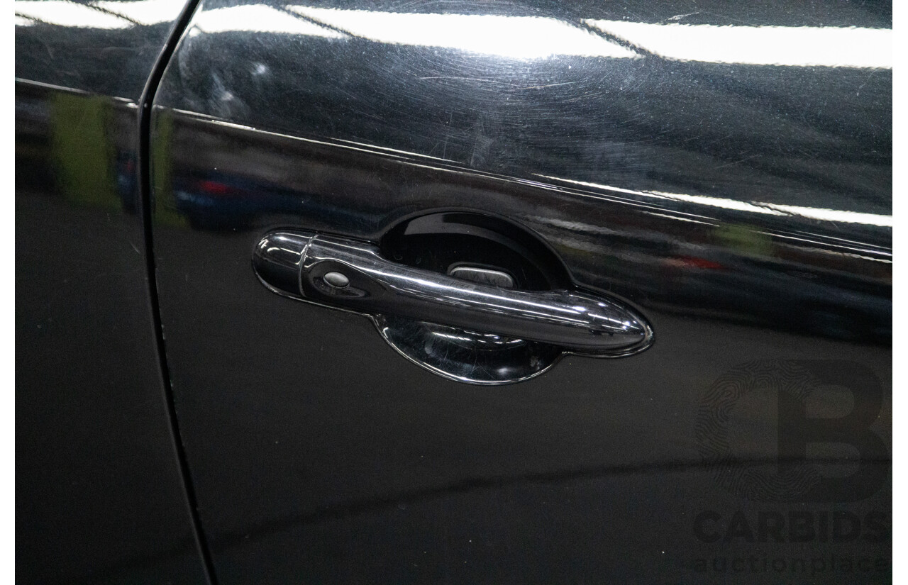 10/2012 Renault Megane R.S.265 Red Bull X95 3D Coupe Black Turbo 2.0L