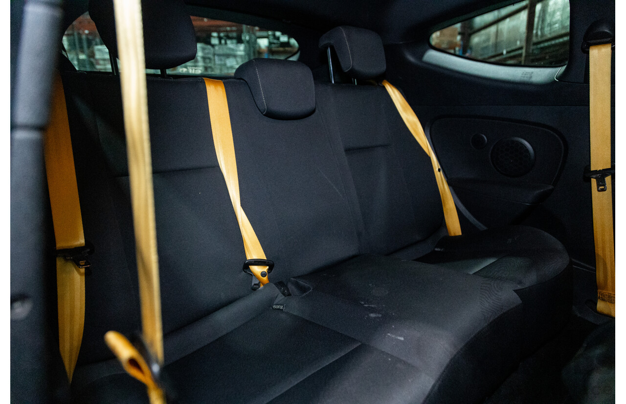 10/2012 Renault Megane R.S.265 Red Bull X95 3D Coupe Black Turbo 2.0L