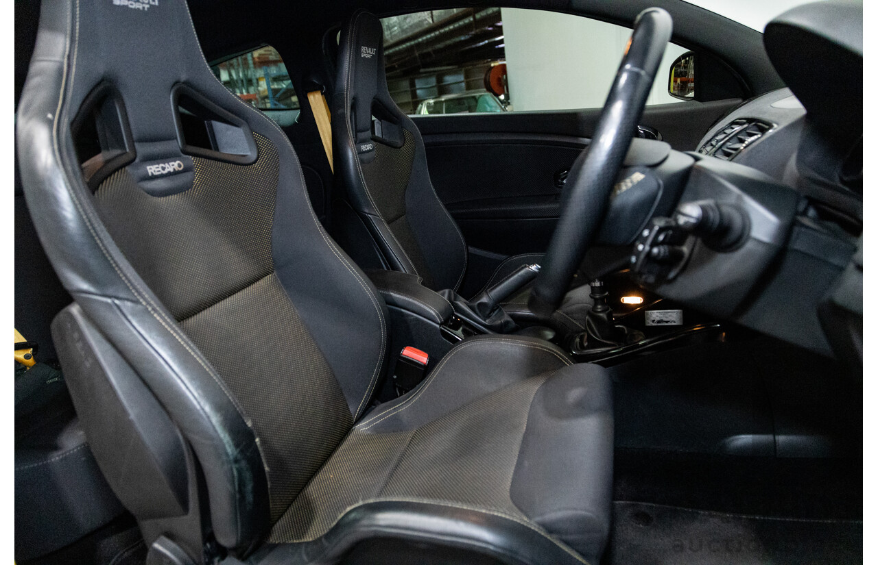 10/2012 Renault Megane R.S.265 Red Bull X95 3D Coupe Black Turbo 2.0L