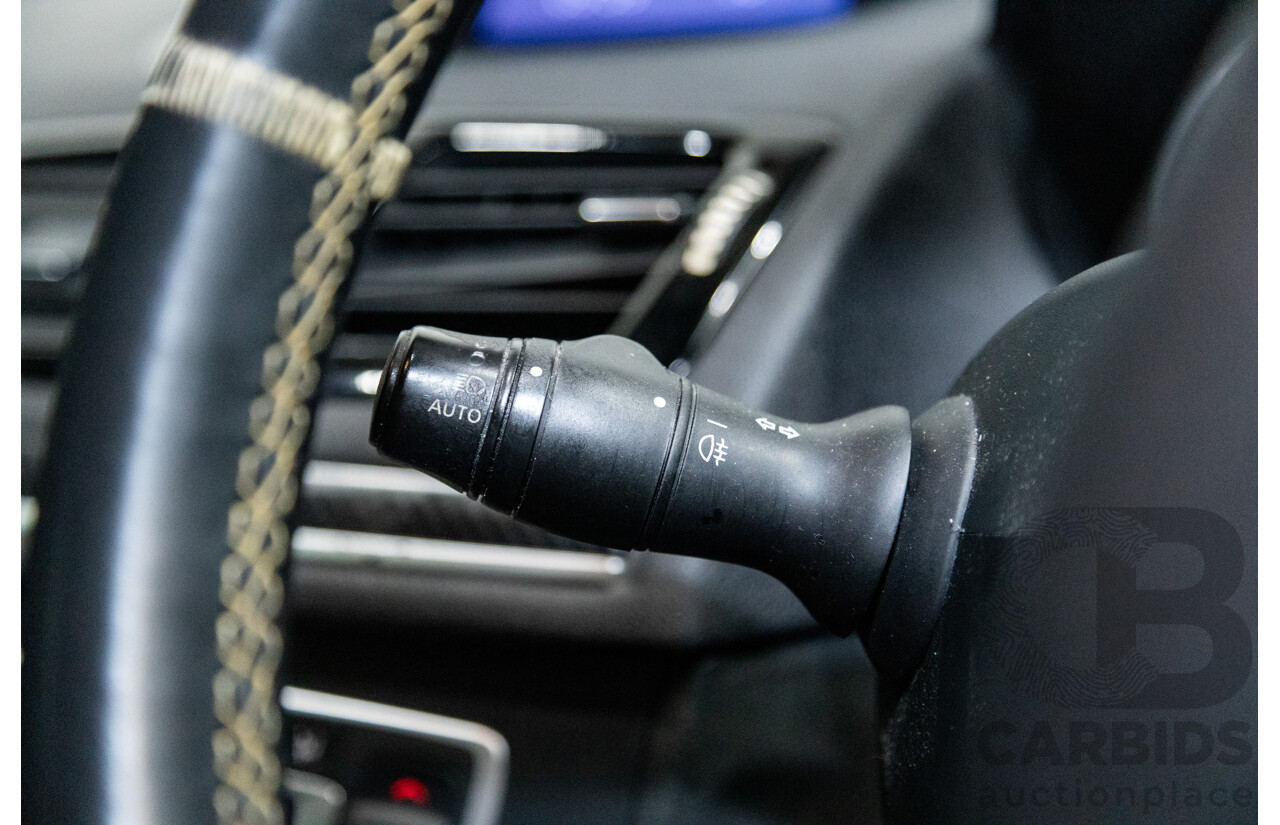 10/2012 Renault Megane R.S.265 Red Bull X95 3D Coupe Black Turbo 2.0L