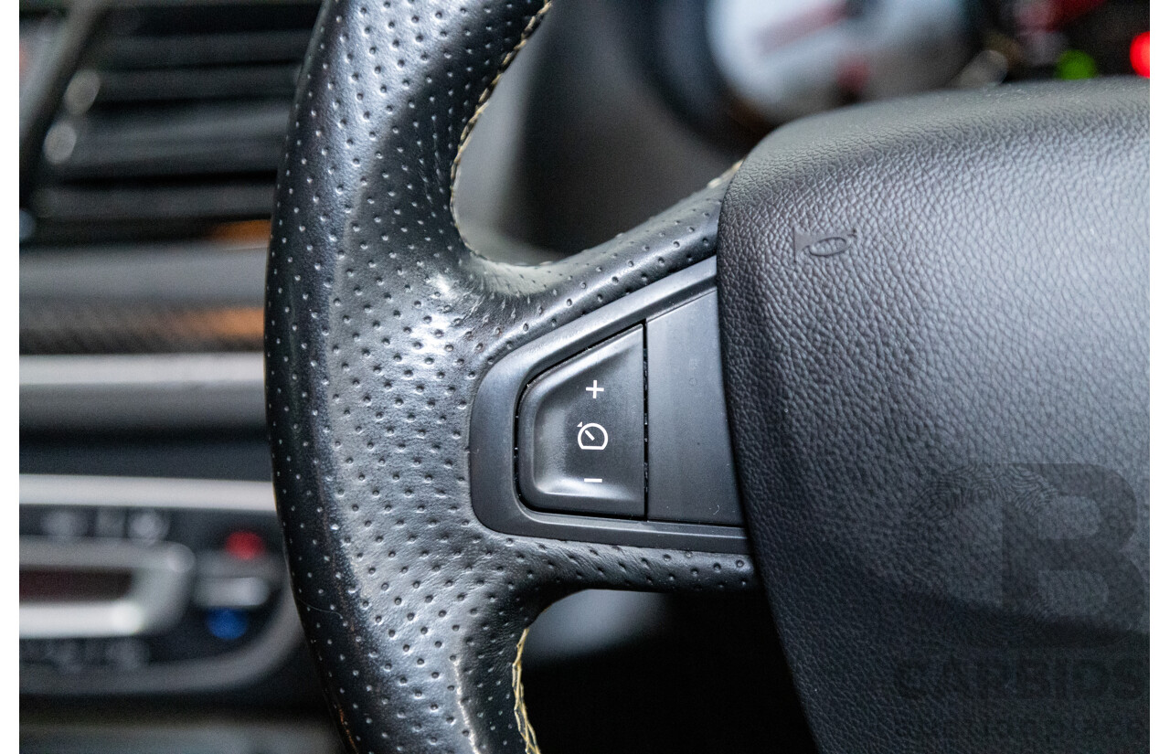 10/2012 Renault Megane R.S.265 Red Bull X95 3D Coupe Black Turbo 2.0L