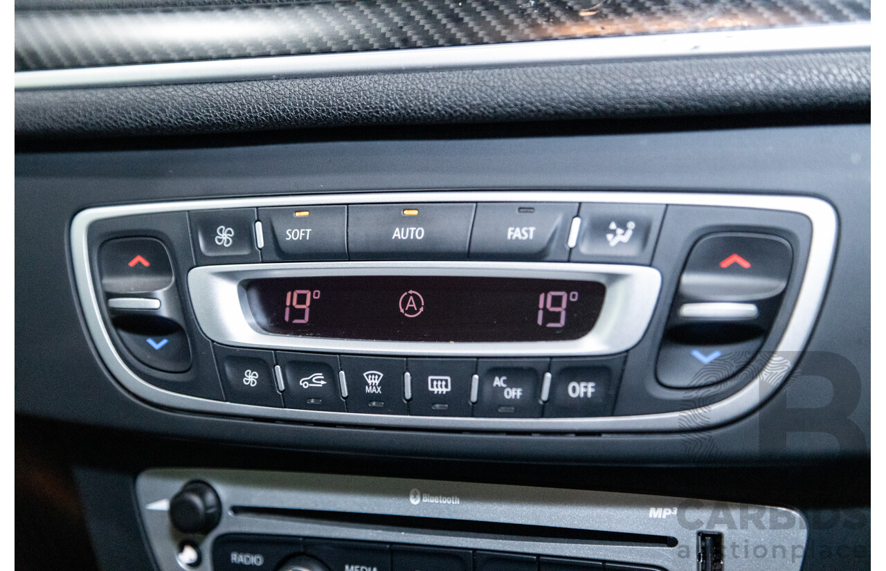 10/2012 Renault Megane R.S.265 Red Bull X95 3D Coupe Black Turbo 2.0L