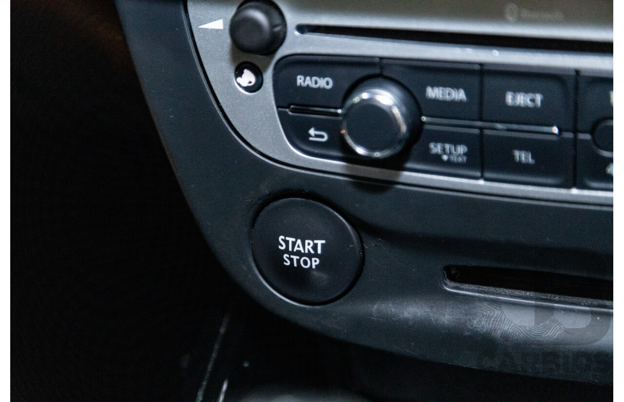 10/2012 Renault Megane R.S.265 Red Bull X95 3D Coupe Black Turbo 2.0L