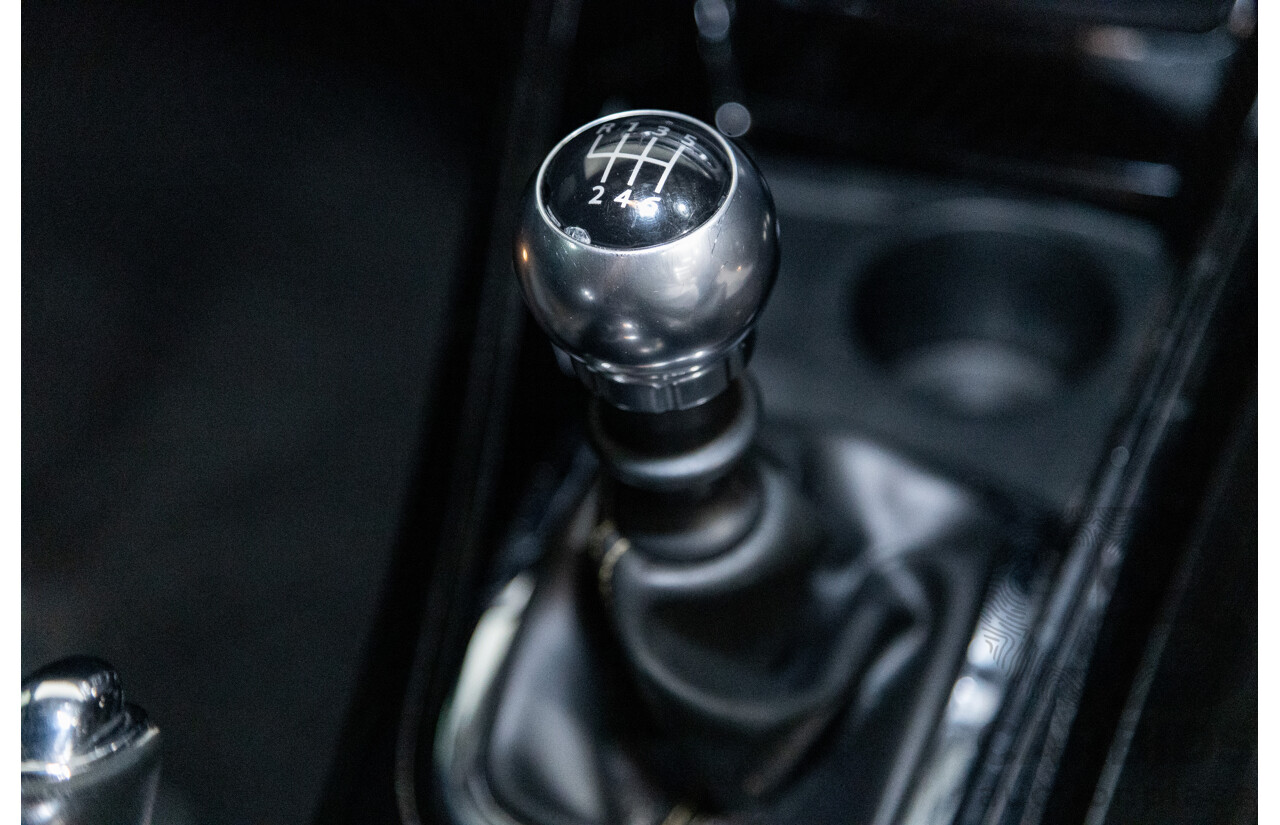 10/2012 Renault Megane R.S.265 Red Bull X95 3D Coupe Black Turbo 2.0L