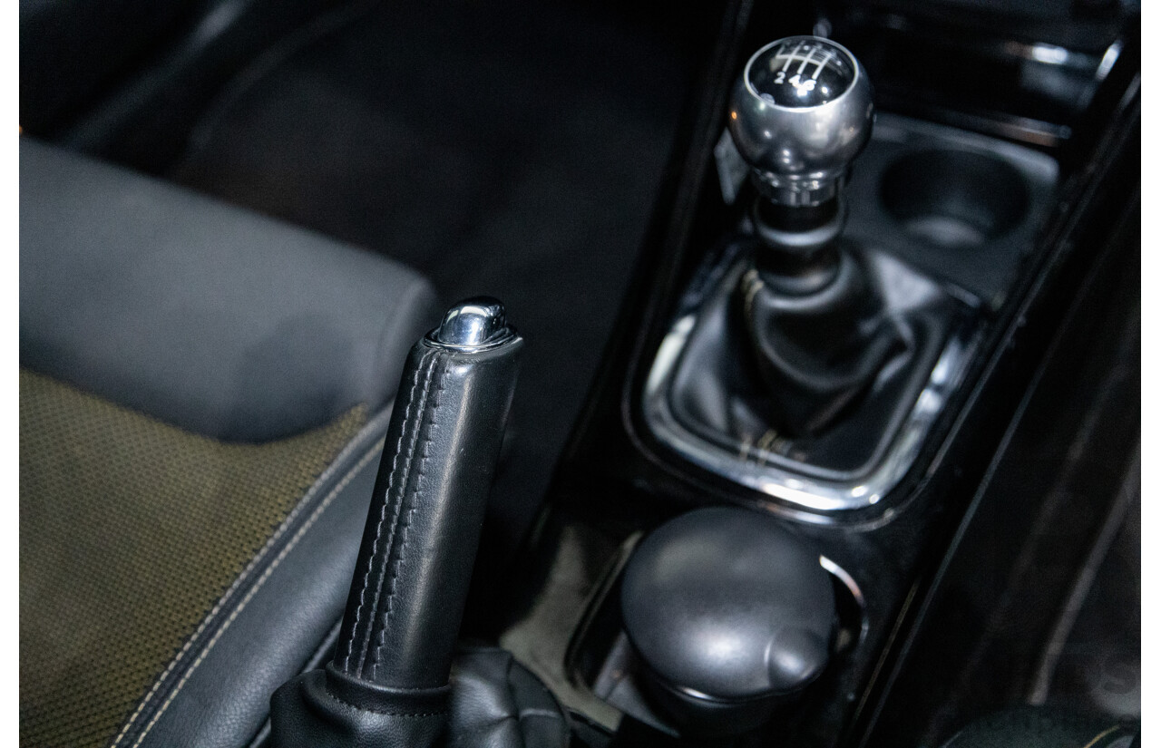 10/2012 Renault Megane R.S.265 Red Bull X95 3D Coupe Black Turbo 2.0L