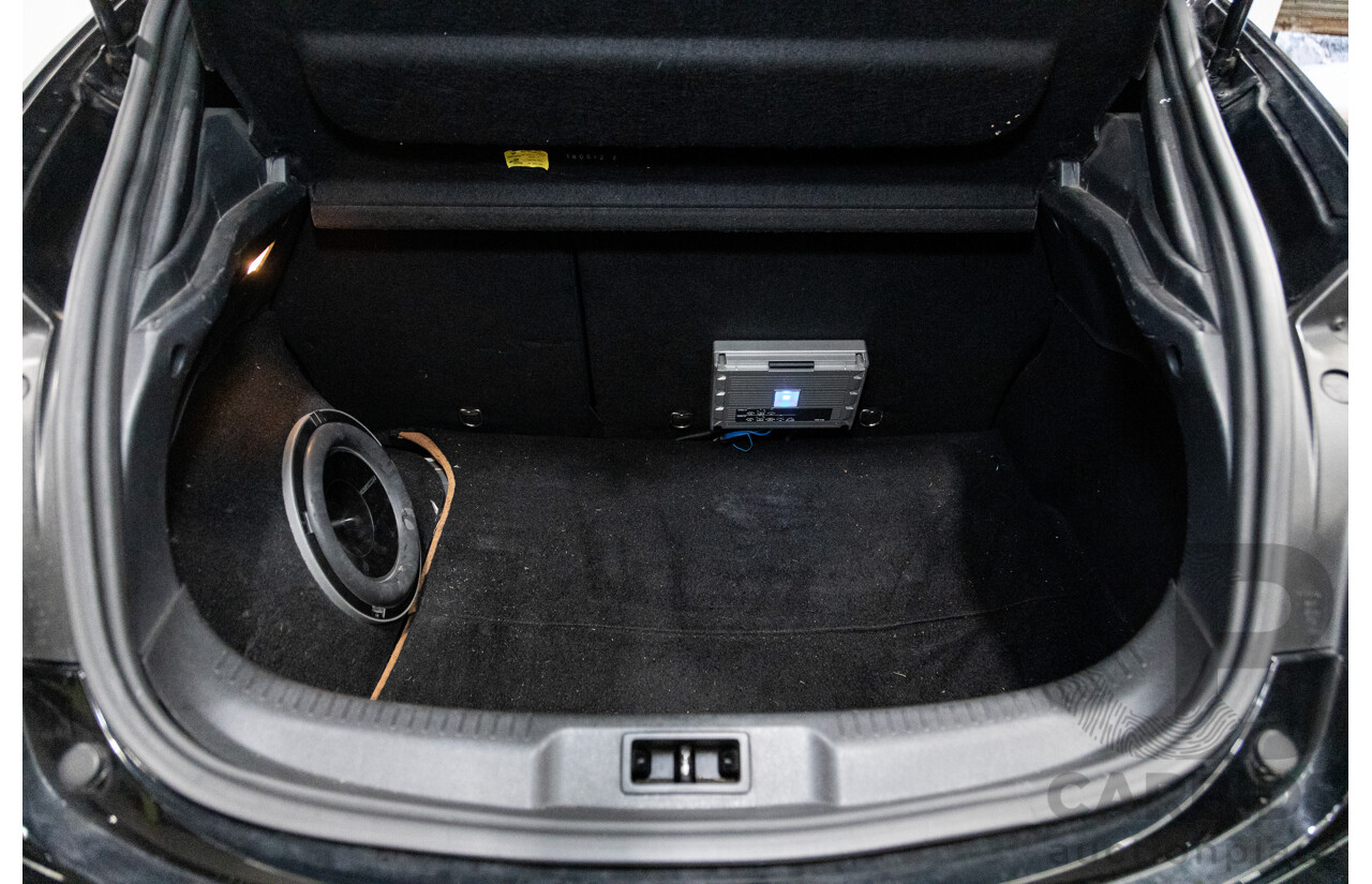 10/2012 Renault Megane R.S.265 Red Bull X95 3D Coupe Black Turbo 2.0L