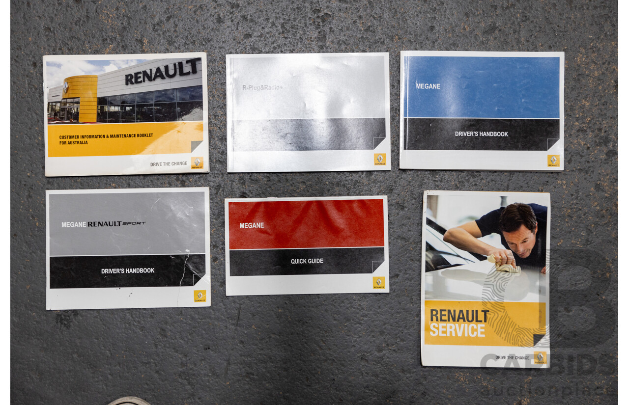 10/2012 Renault Megane R.S.265 Red Bull X95 3D Coupe Black Turbo 2.0L